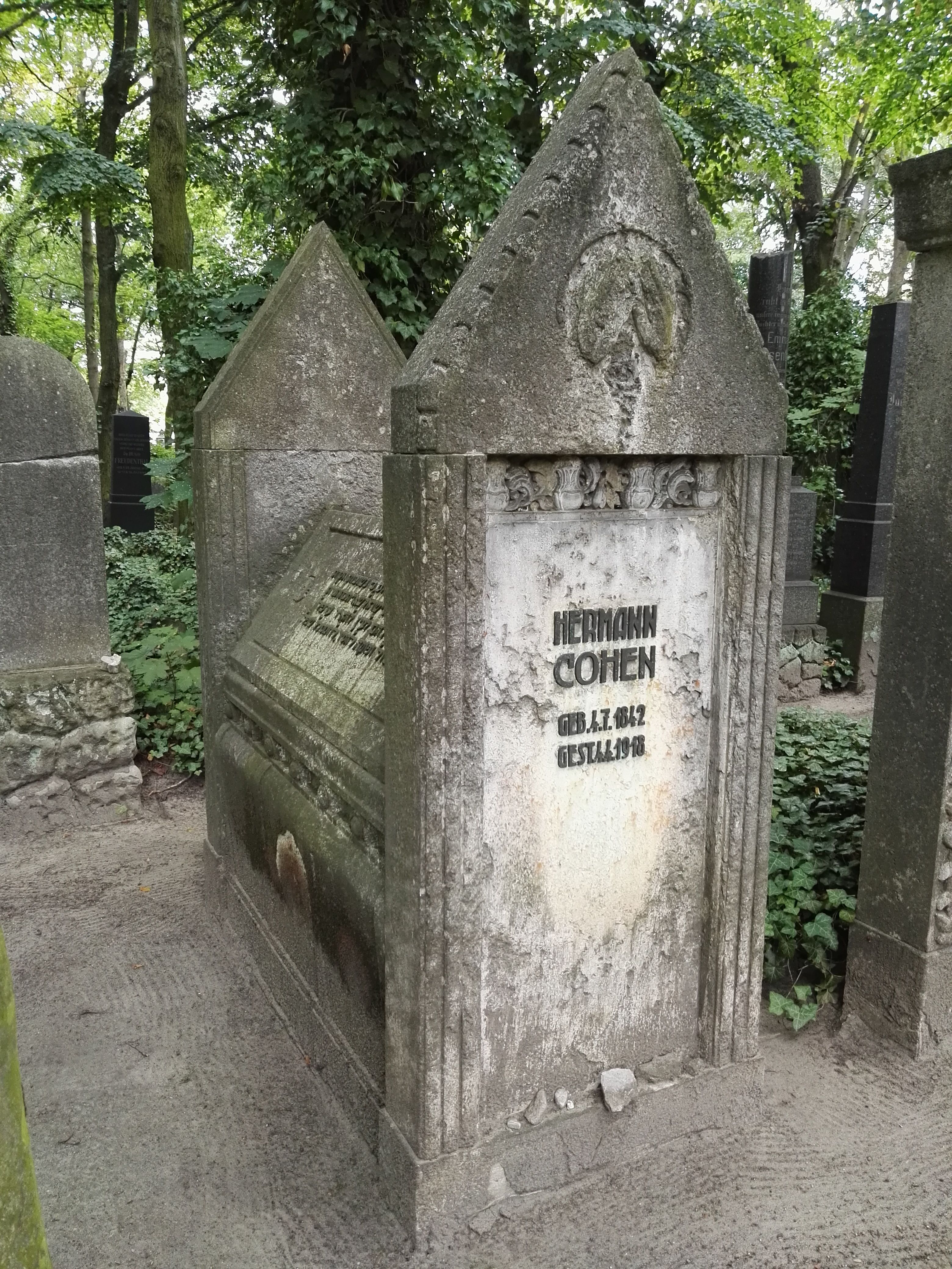 Grabstätte von Hermann Cohen auf dem Jüdischen Friedhof Weißensee