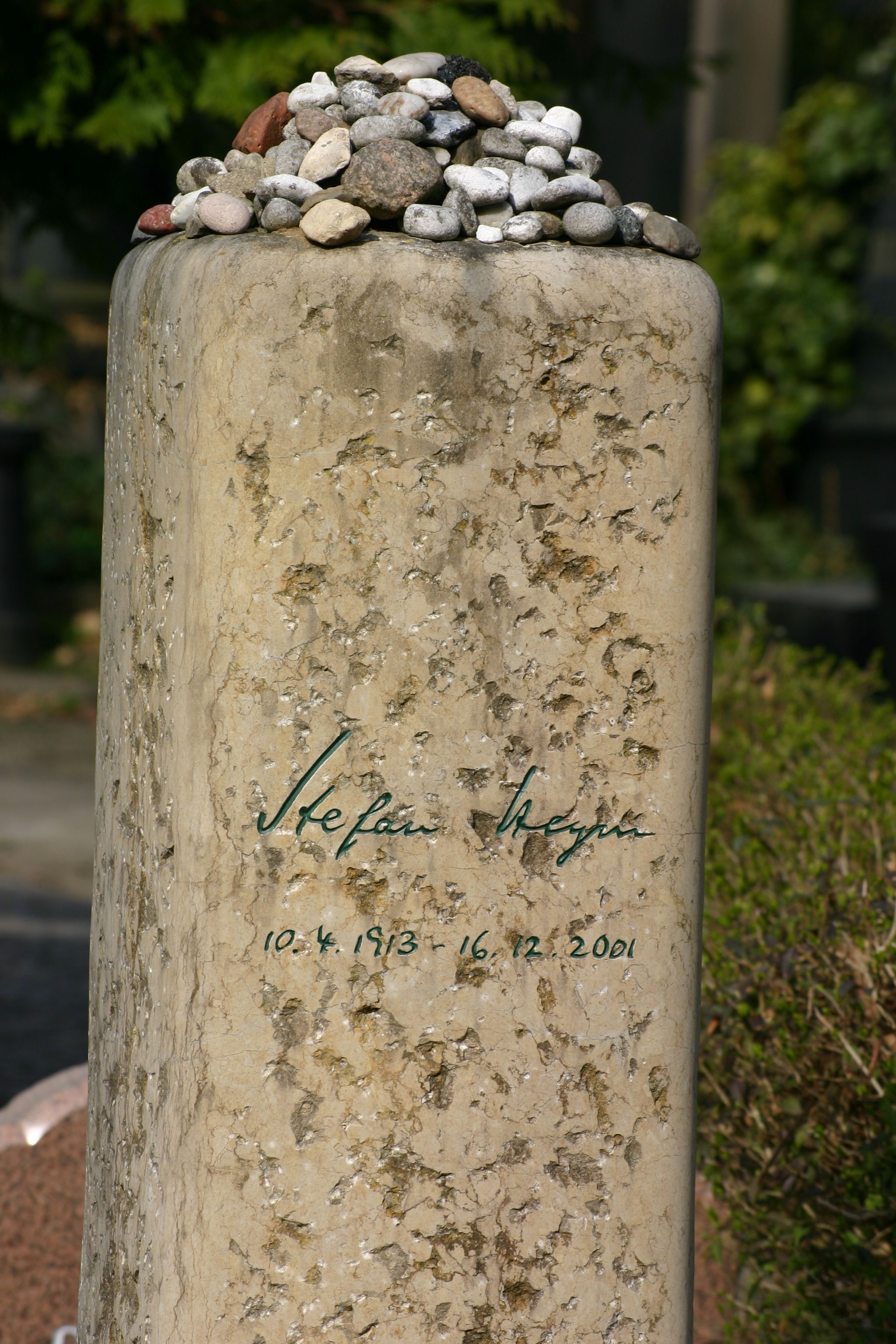 Grabstätte von Stefan Heym auf dem Jüdischen Friedhof Weißensee